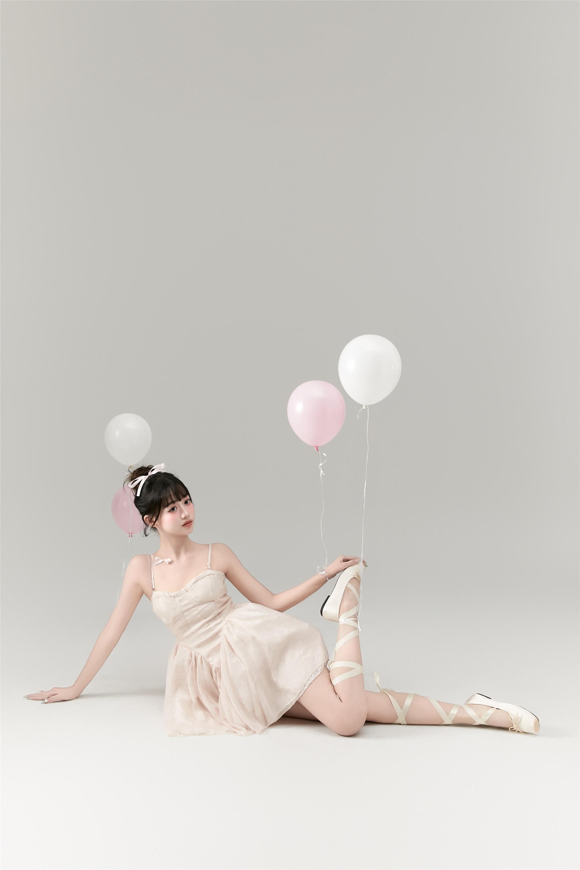 YITUYU艺图语 2025.01.01 芭蕾少女生日写真 菠萝包